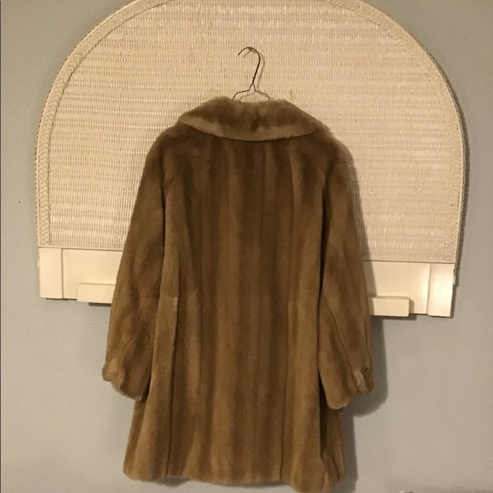 Grandella II by Sportowne Fur Coat - Picture 6 of 15